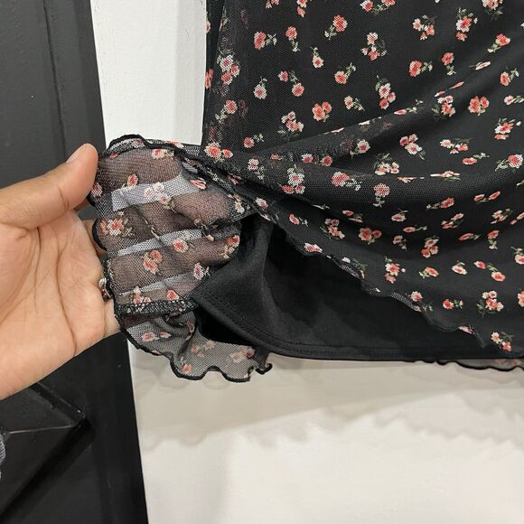 NWT Urban Outfitters Black Floral Print Mesh Mini Skirt Size Medium - Picture 3 of 5